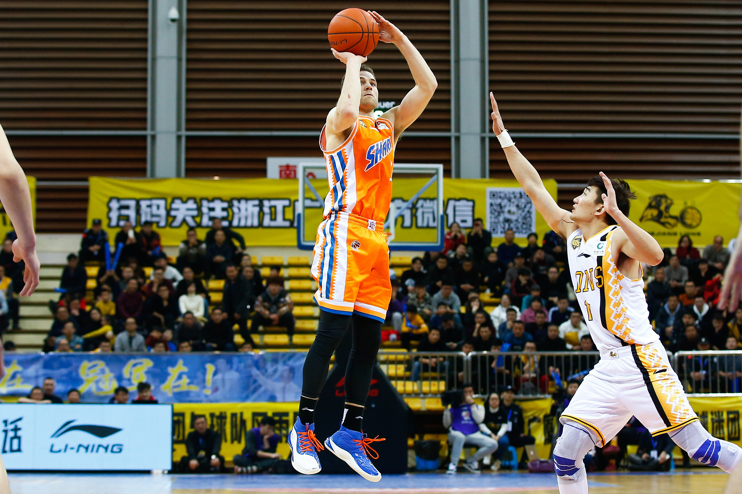 英雄联盟S15赛竞猜-包含阿贾克斯训练开放日，清晨强势反弹引欢呼，CBA常规赛在即，球队文化再被提及的词条