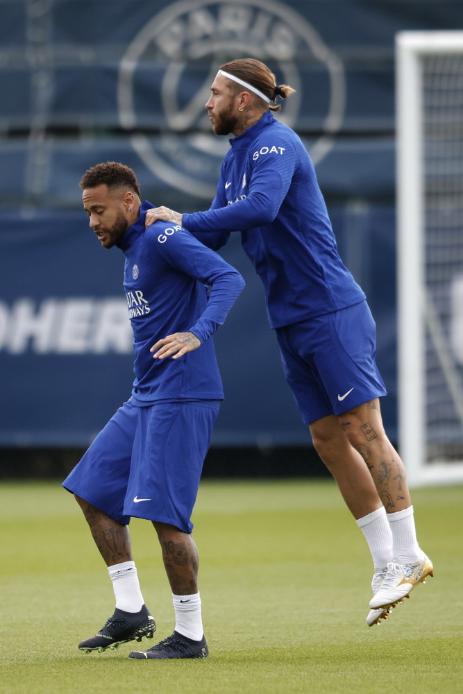 英雄联盟-萨克拉门托国王发布备战花絮；冲刺阶段止住颓势；欧冠任务艰巨；身体对抗强度拉满的简单介绍